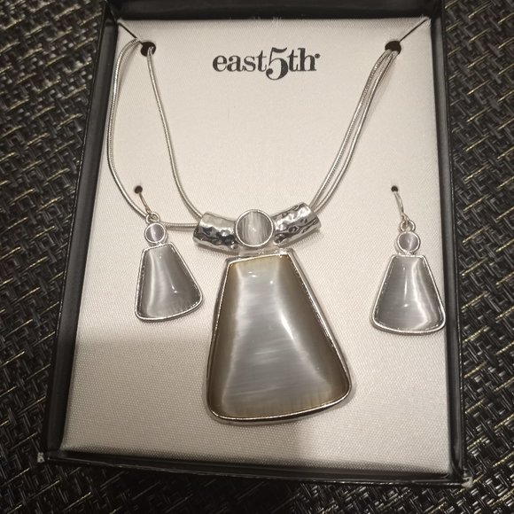 💚 3 for $35 💚 East 5th Necklace and Earring Set - Picture 1 of 5